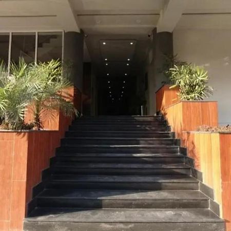 Furnished One-Bedroom Apartment For Rent 拉合尔 外观 照片
